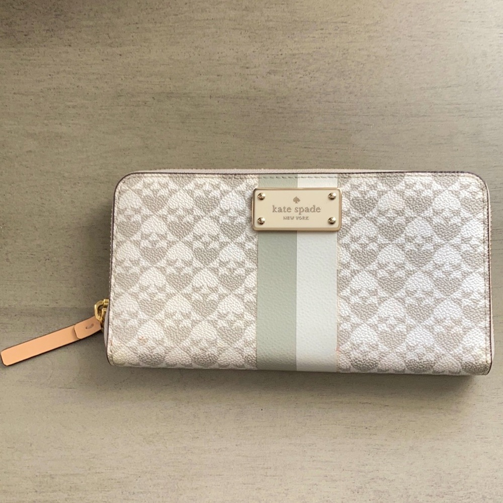Very gently used Kate Spade Wallet